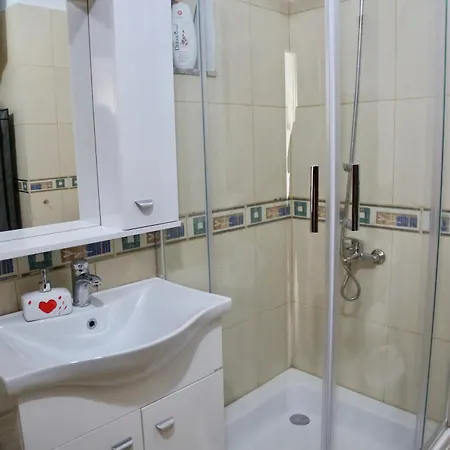 Apartment At An Artist's Place! Tirana