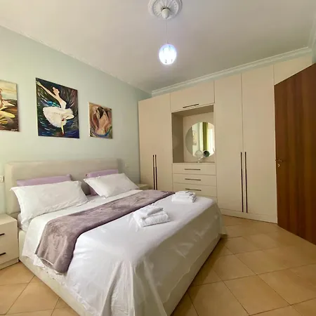 Apartment At An Artist's Place! *