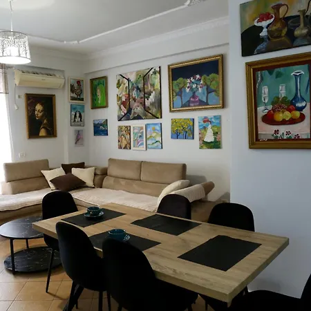 At An Artist's Place! Apartment *