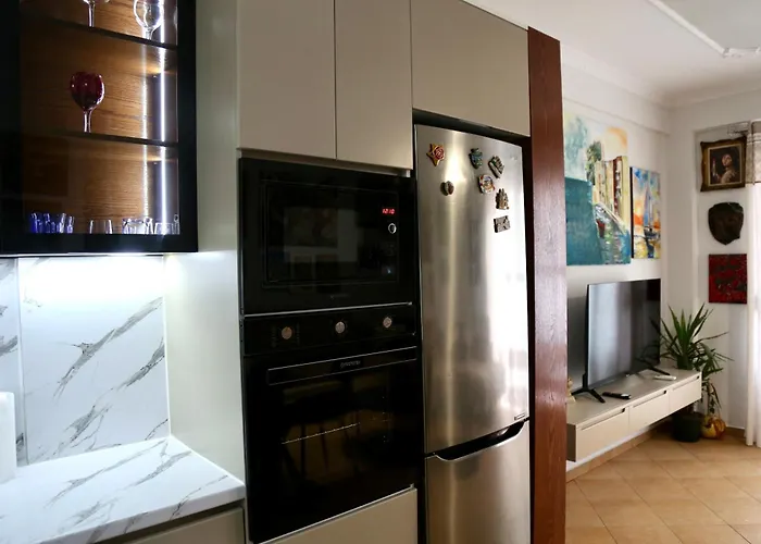 Apartment At An Artist's Place! *