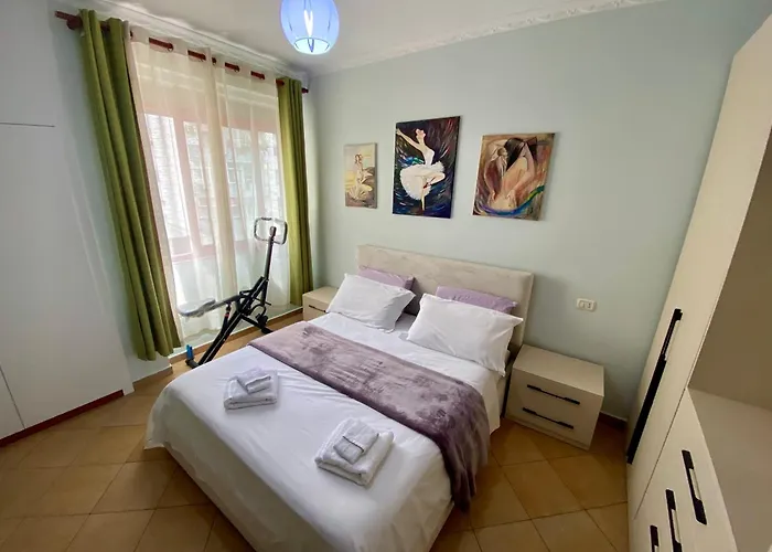 Apartment At An Artist's Place! Tirana