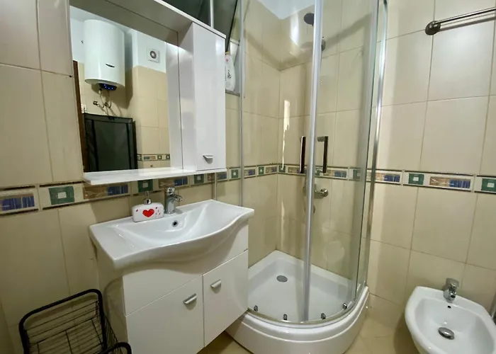 Apartment At An Artist's Place! Tirana