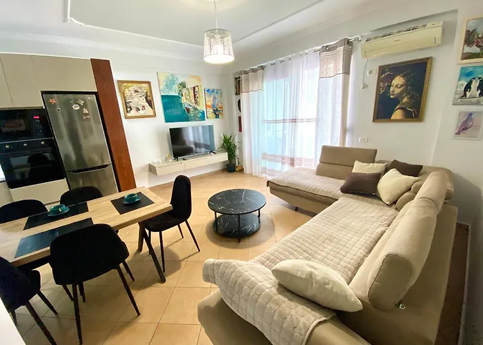 Apartment At An Artist's Place! *