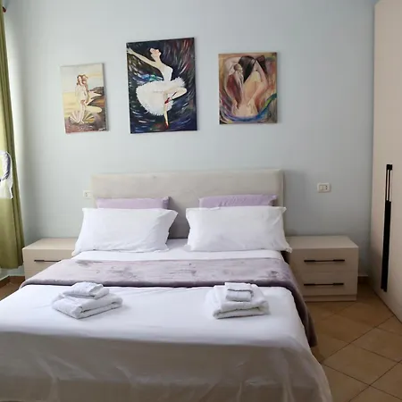 公寓 At An Artist's Place! 地拉那