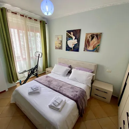 Apartamento At An Artist's Place! Tirana