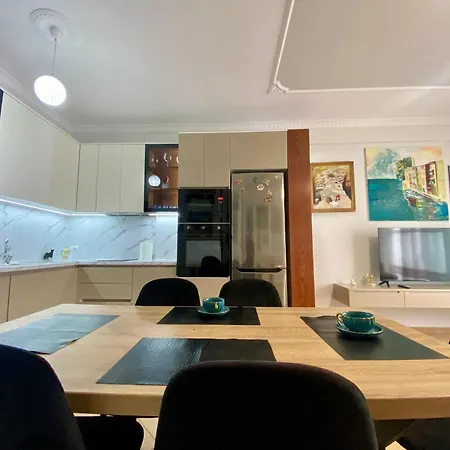 Apartamento At An Artist's Place! Tirana