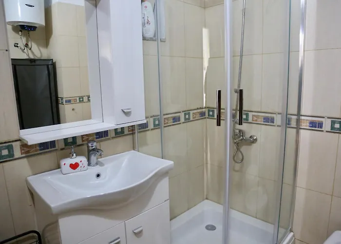 Appartement At An Artist's Place! Tirana